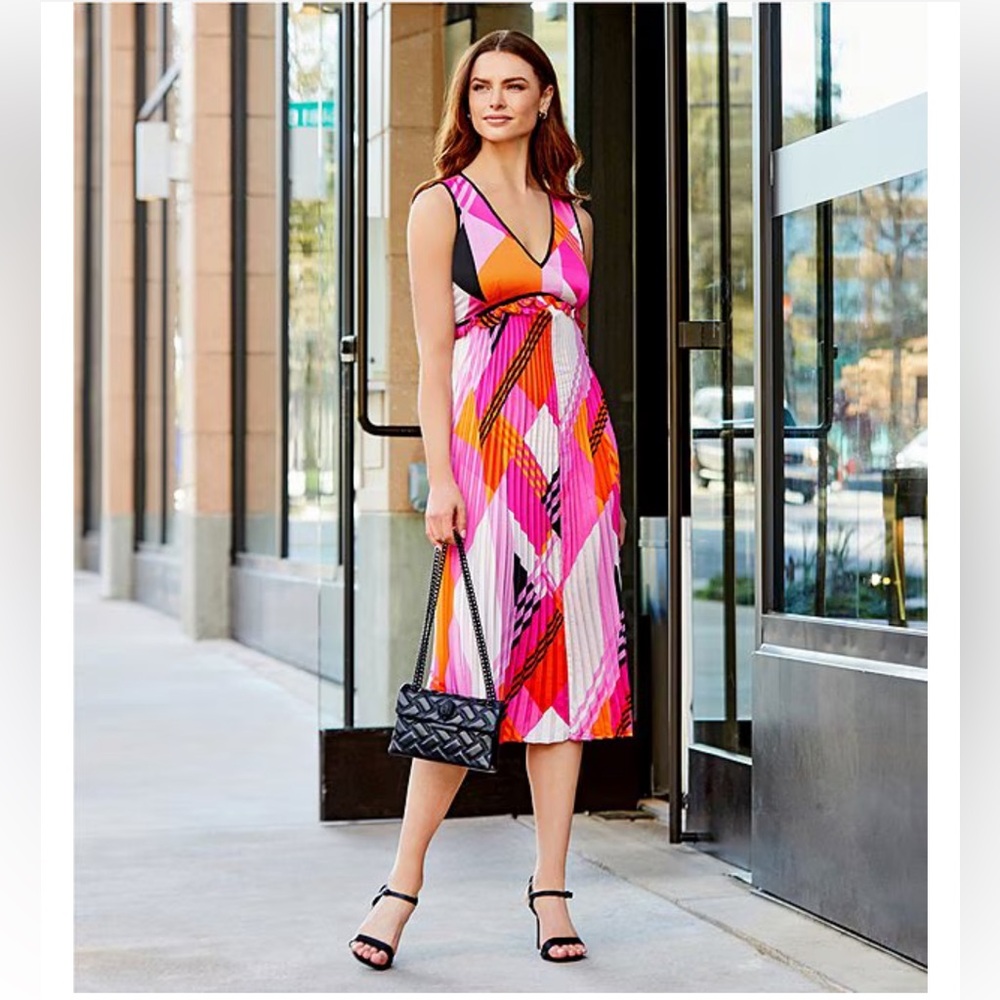 KARL LAGERFELD PARIS
Printed V-Neck Sleeveless Dress